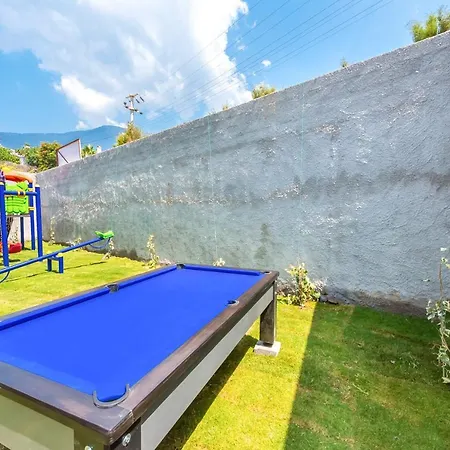 Villa Sleeps 6 Pool Air Con Wifi *