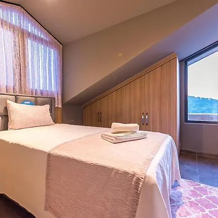 Sleeps 6 Pool Air Con Wifi فيلة
